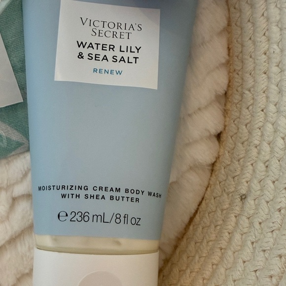 Kids and Adults Bunny Design Accessory Set - Picture 5 of 11